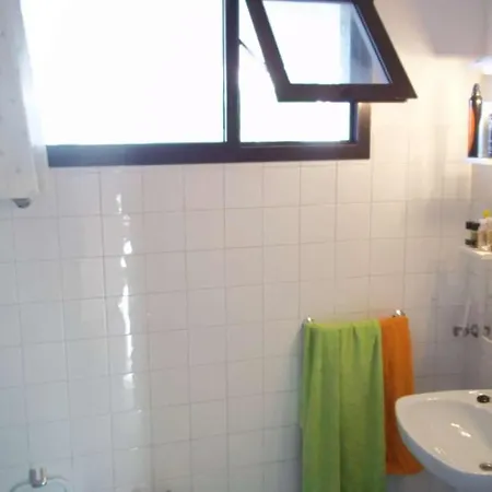 Дом отдыха Sleeps 6 Wifi *