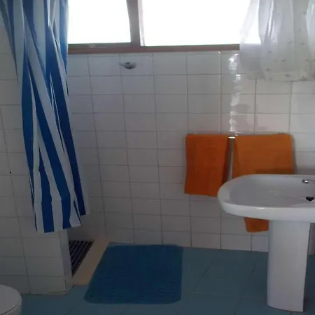 Sleeps 6 Wifi *
