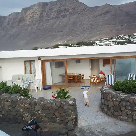 Sleeps 6 Wifi Famara
